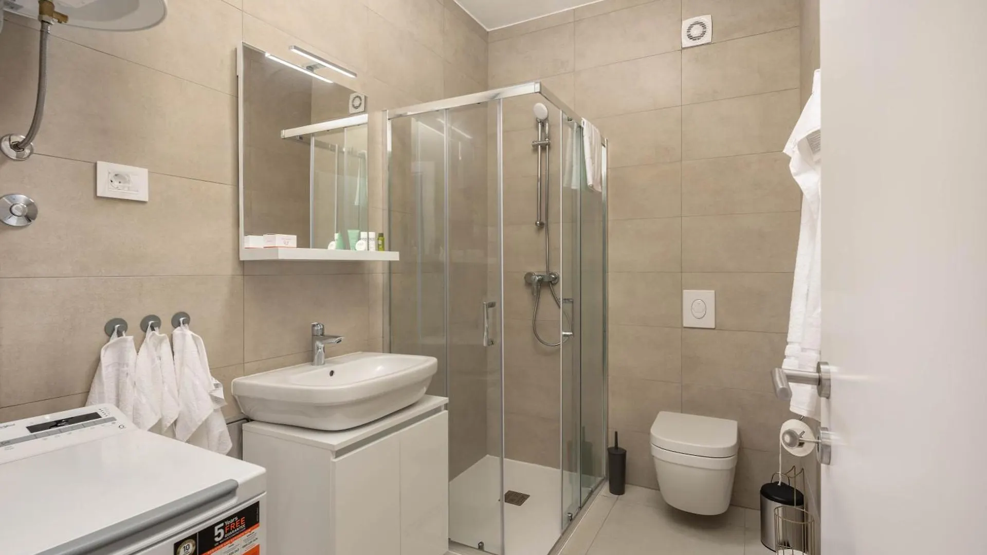Apartment Seafront Villa Andrijana - Happy Rentals Plomin Croatia
