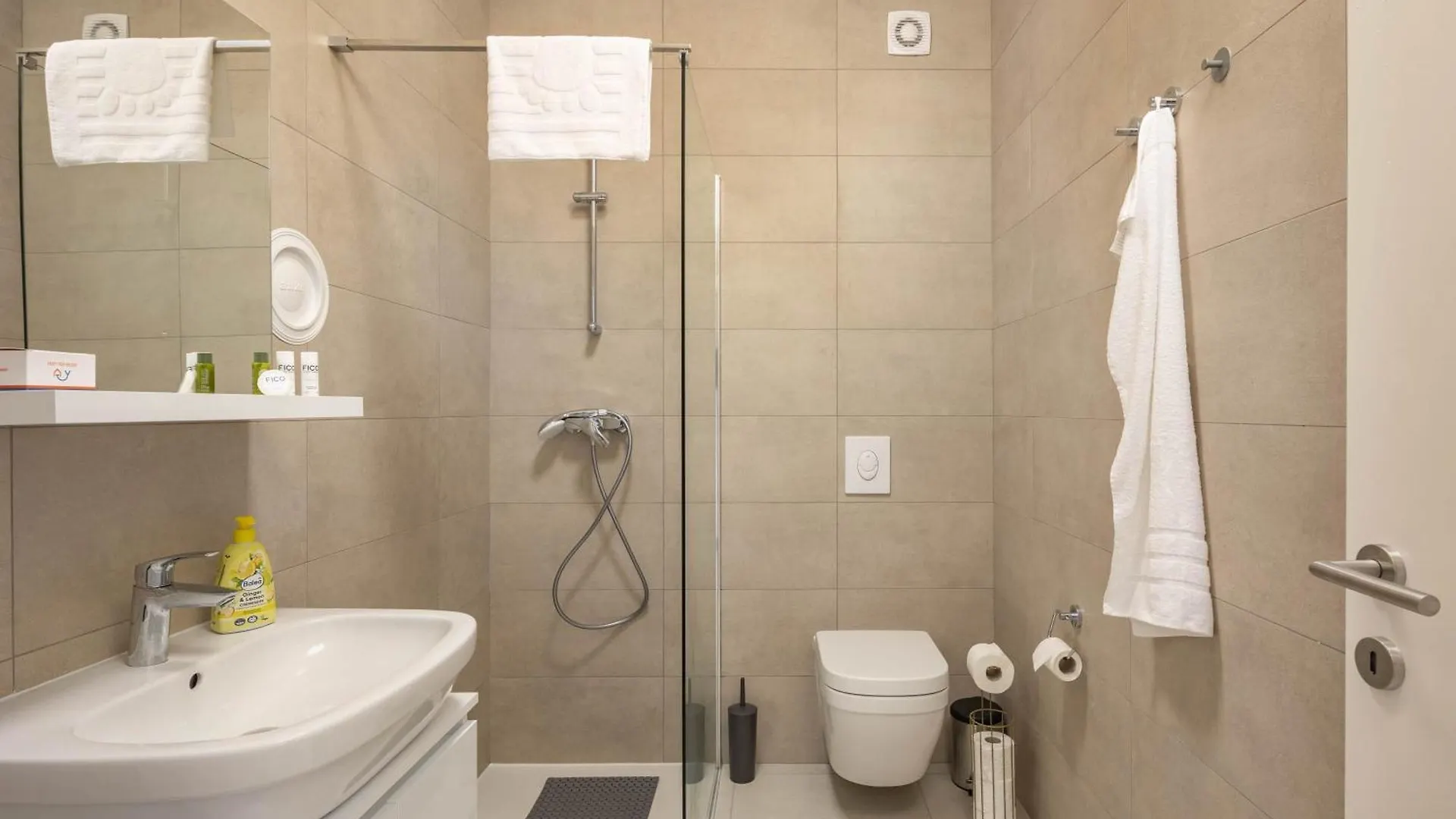 Seafront Villa Andrijana - Happy Rentals Plomin