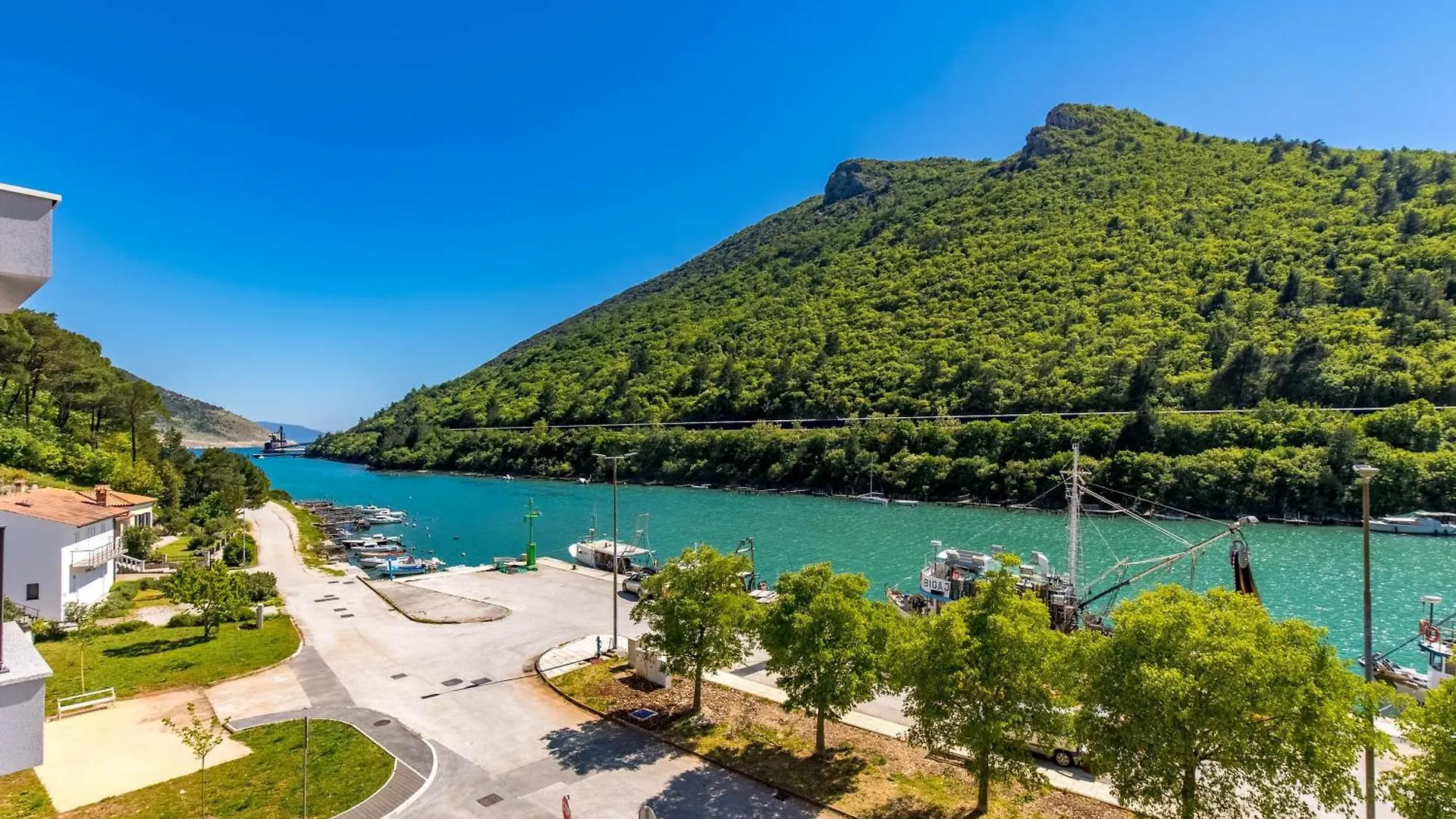 Apartment Seafront Villa Andrijana - Happy Rentals Plomin