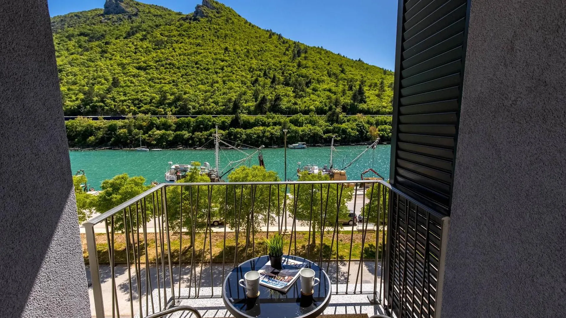Apartment Seafront Villa Andrijana - Happy Rentals Plomin